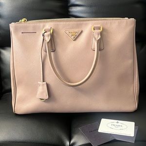 💯 authentic LARGE PRADA bag